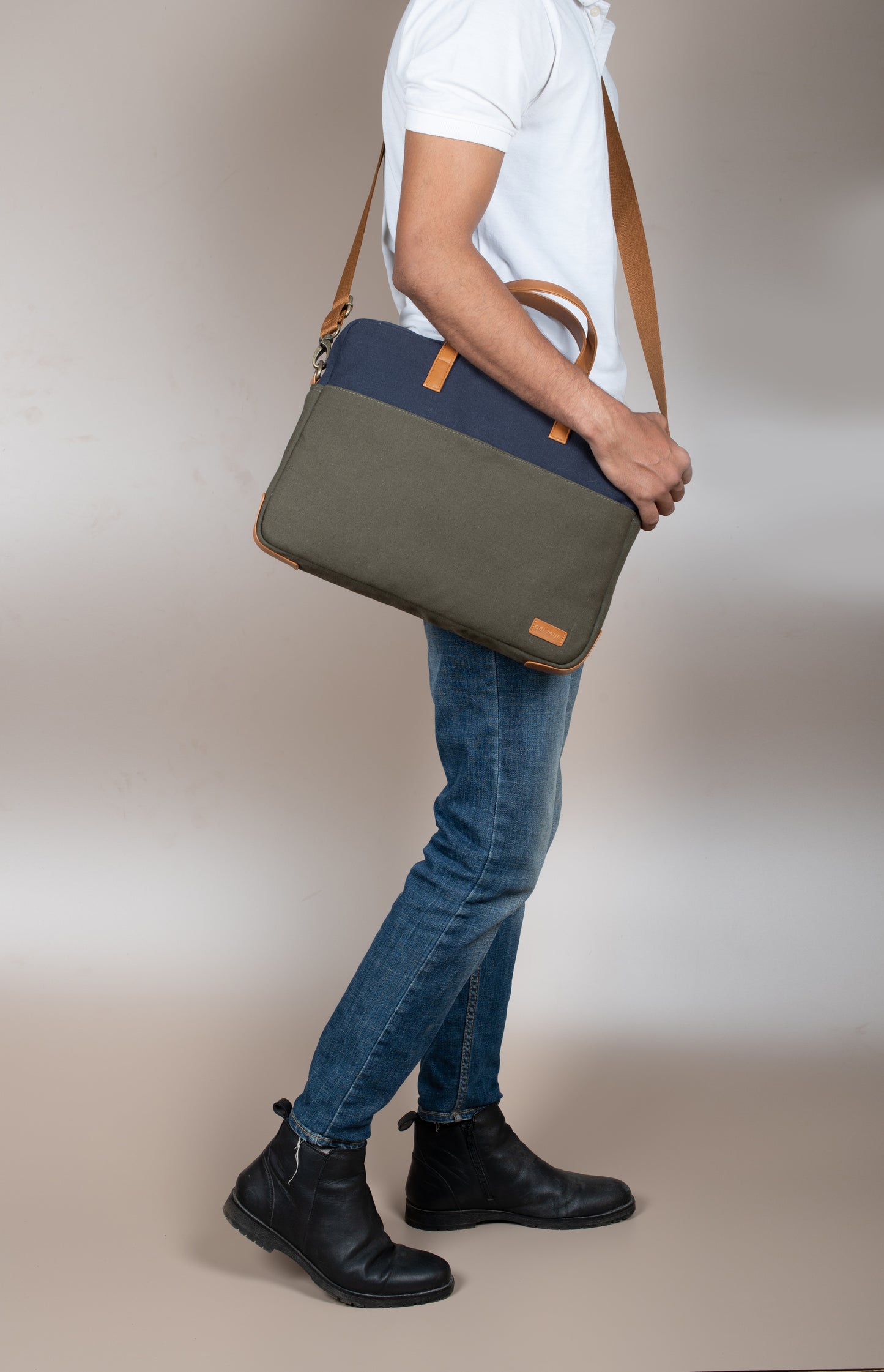 Oliver - Laptop Messenger Bag - Khaki