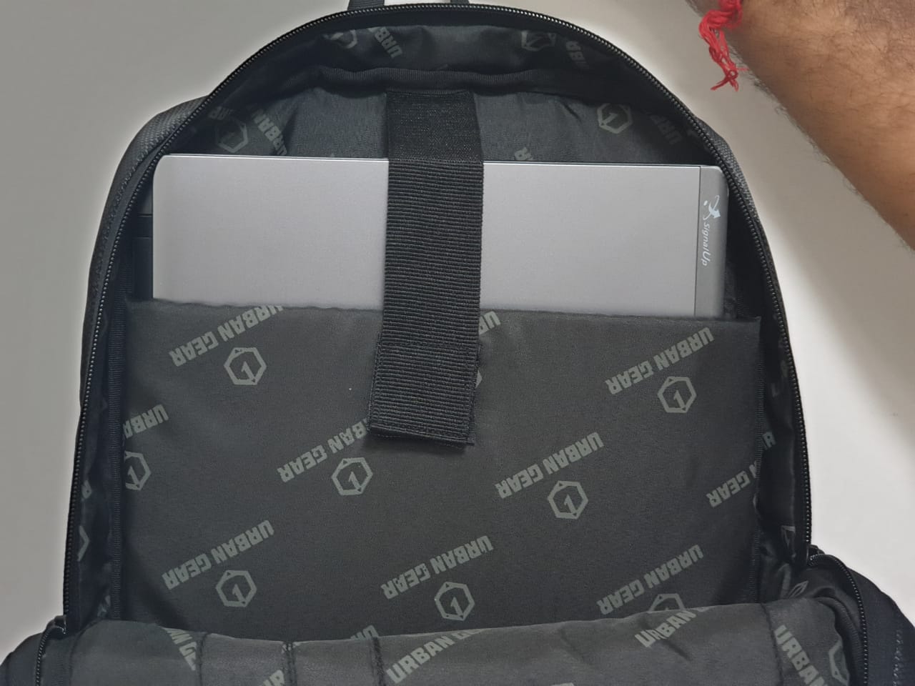 Slim Bag with Padded Laptop Compartment