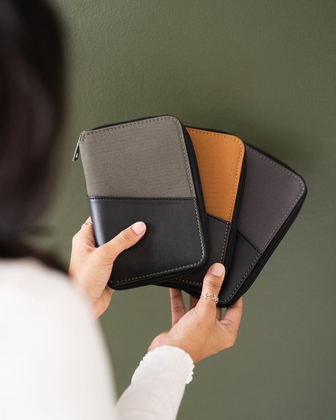 Henry Travel Wallet - Grey-Black
